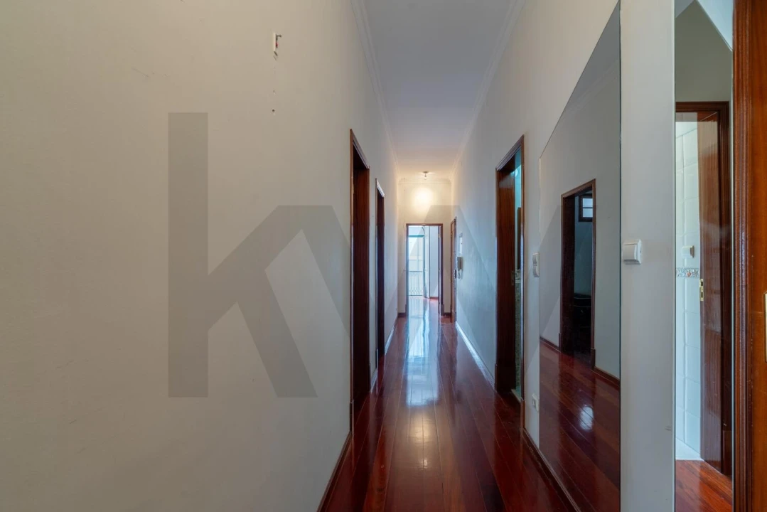 Apartamento T4 para Arrendamento em Misericórdia Foto 7