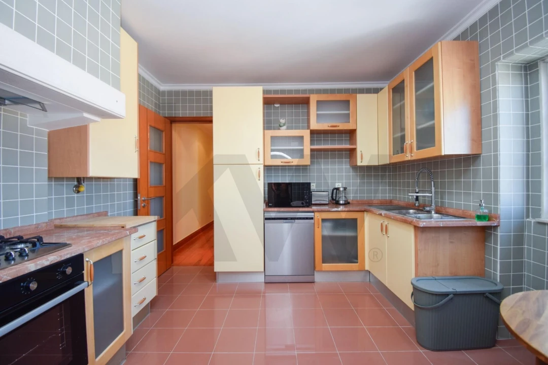 Apartamento T2 para Arrendamento em Penha de França Foto 19