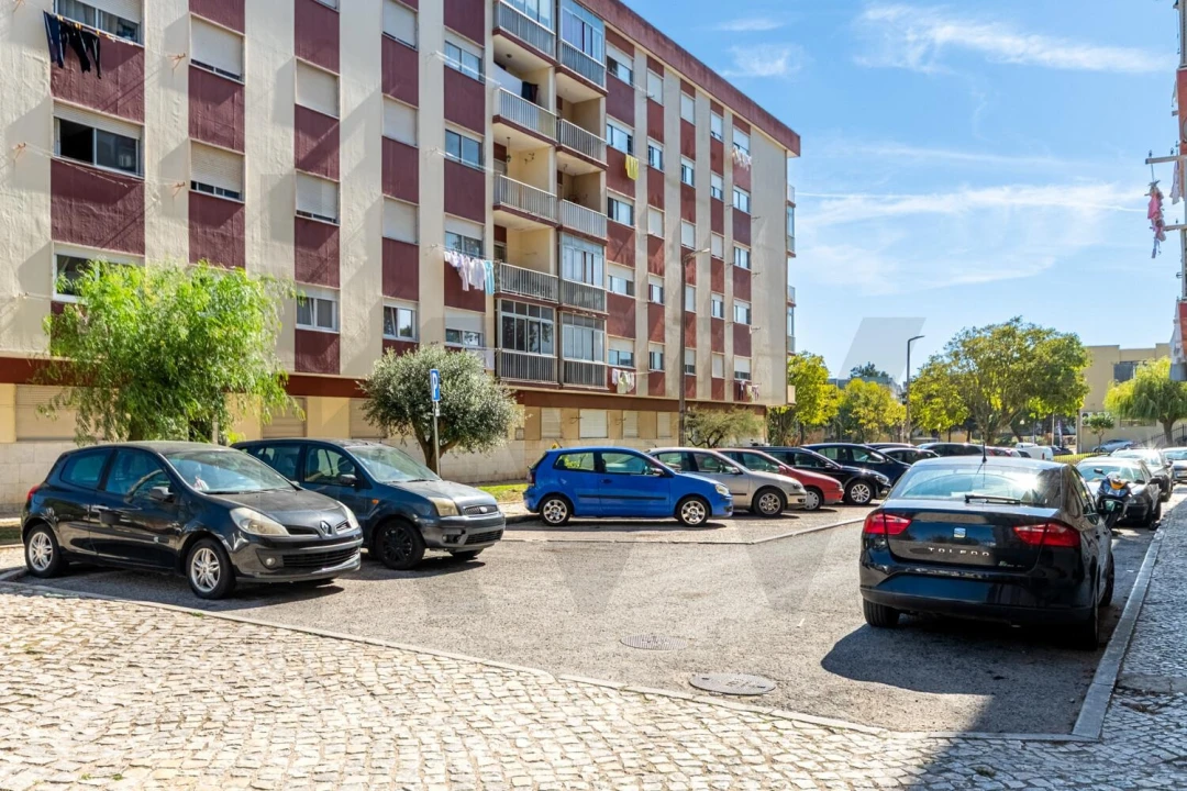 Apartamento T2 para Venda em Rio de Mouro Foto 21