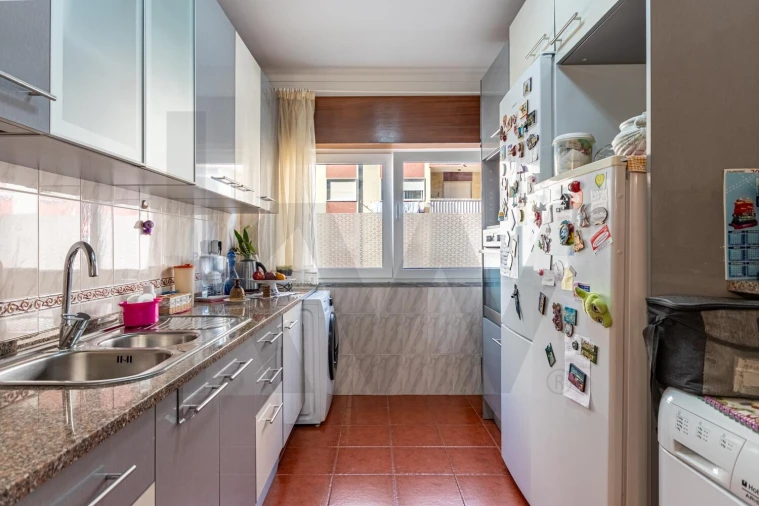 Apartamento T2 para Venda em Rio de Mouro Foto 11