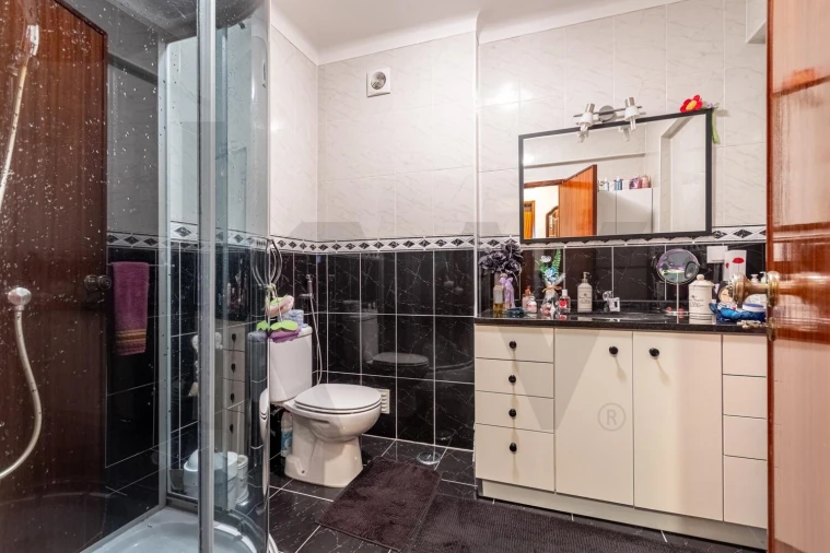 Apartamento T2 para Venda em Rio de Mouro Foto 9