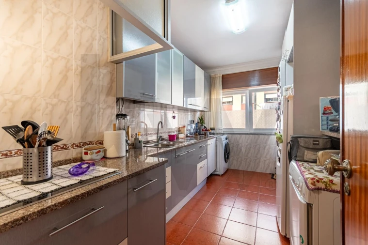 Apartamento T2 para Venda em Rio de Mouro Foto 12
