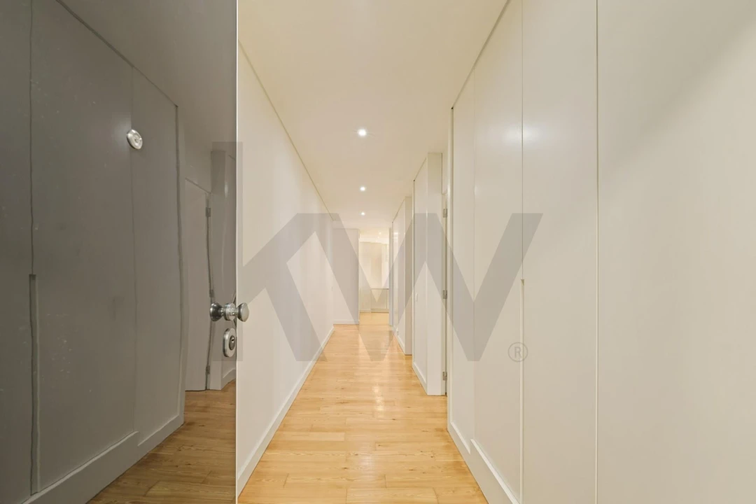 Apartamento T2 para Arrendamento em Santo António Foto 2