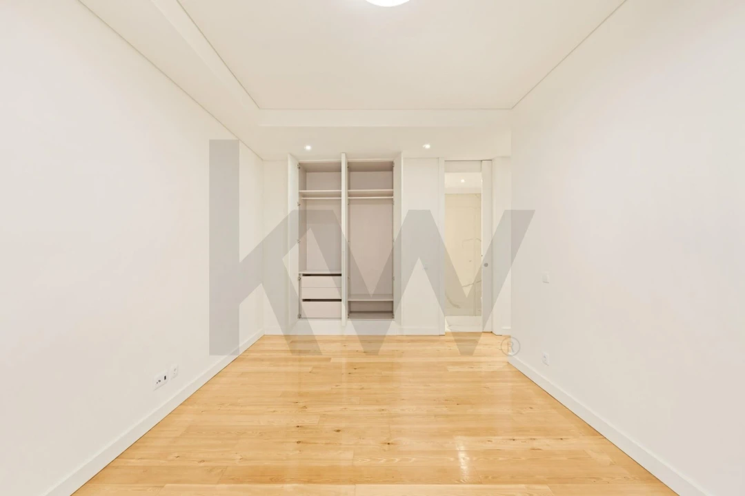 Apartamento T2 para Arrendamento em Santo António Foto 8