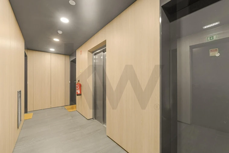 Apartamento T2 para Arrendamento em Santo António Foto 21