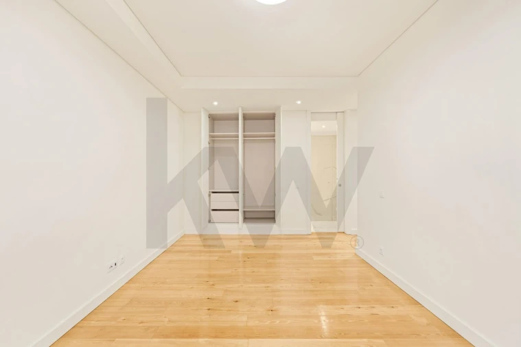 Apartamento T2 para Arrendamento em Santo António Foto 8