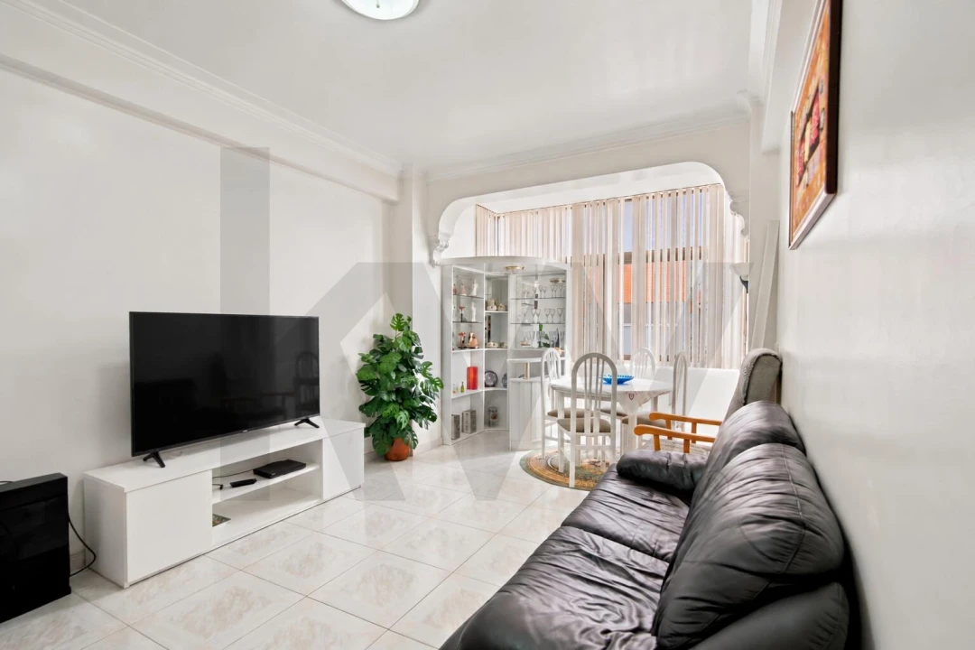Apartamento T2 para Venda em Queluz e Belas Foto 1