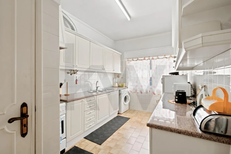 Apartamento T2 para Venda em Queluz e Belas Foto 4