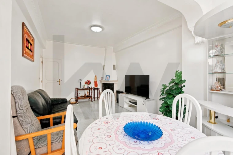 Apartamento T2 para Venda em Queluz e Belas Foto 3