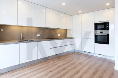 Apartamento T3 para Venda em Carcavelos e Parede