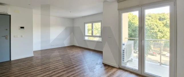 Apartamento T3 para Venda em Carcavelos e Parede