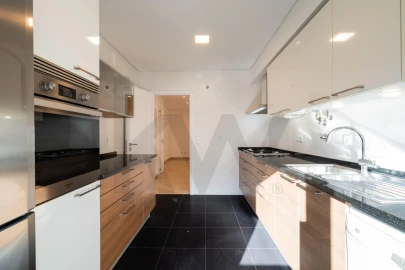 Apartamento T3 para Arrendamento em Algés, Linda-A-Velha e Cruz Quebrada-Dafundo