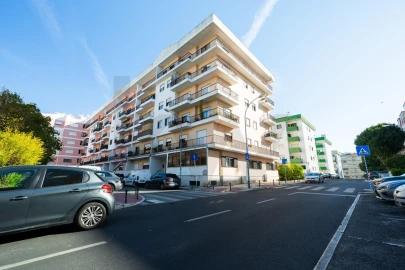 Apartamento T3 para Arrendamento em Algés, Linda-A-Velha e Cruz Quebrada-Dafundo