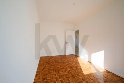 Apartamento T3 para Arrendamento em Algés, Linda-A-Velha e Cruz Quebrada-Dafundo