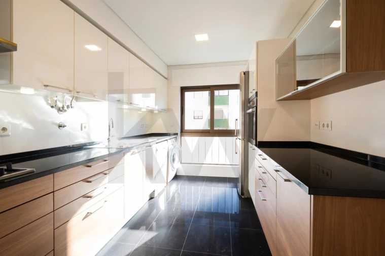 Apartamento T3 para Arrendamento em Algés, Linda-A-Velha e Cruz Quebrada-Dafundo Foto 5
