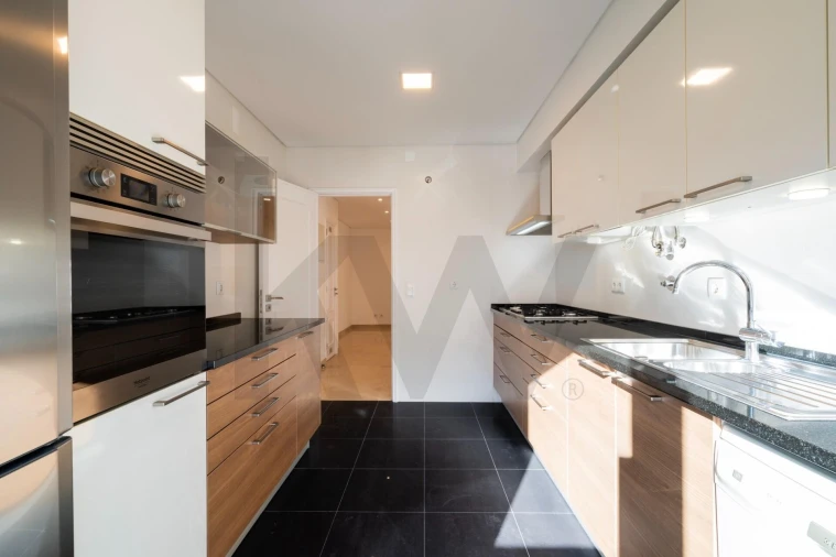 Apartamento T3 para Arrendamento em Algés, Linda-A-Velha e Cruz Quebrada-Dafundo Foto 6