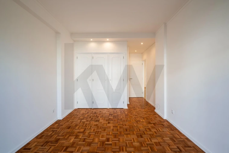 Apartamento T3 para Arrendamento em Algés, Linda-A-Velha e Cruz Quebrada-Dafundo Foto 8