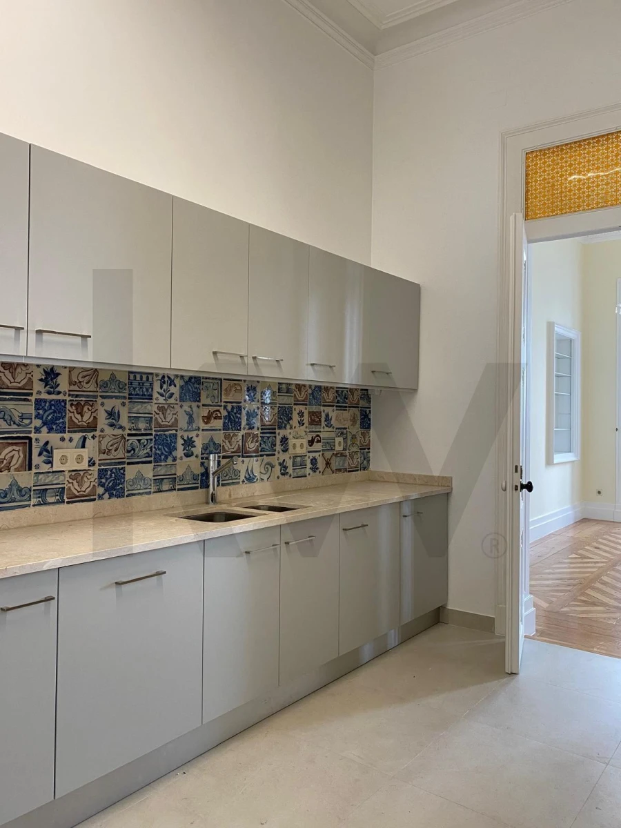 Apartamento T5 para Venda em Misericórdia Foto 10
