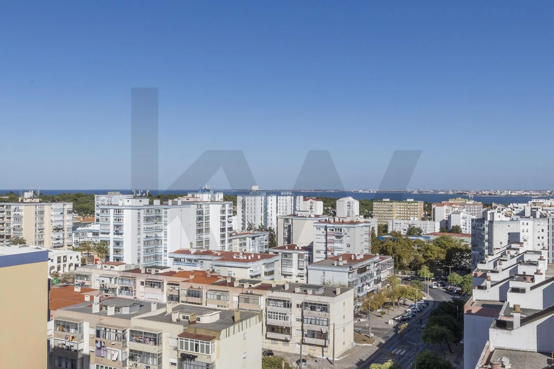 Apartamento T3 para Venda em Almada, Cova da Piedade, Pragal e Cacilhas Foto 28