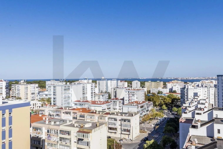 Apartamento T3 para Venda em Almada, Cova da Piedade, Pragal e Cacilhas Foto 26