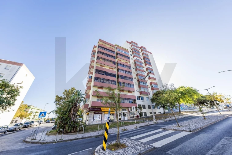 Apartamento T3 para Venda em Almada, Cova da Piedade, Pragal e Cacilhas Foto 36