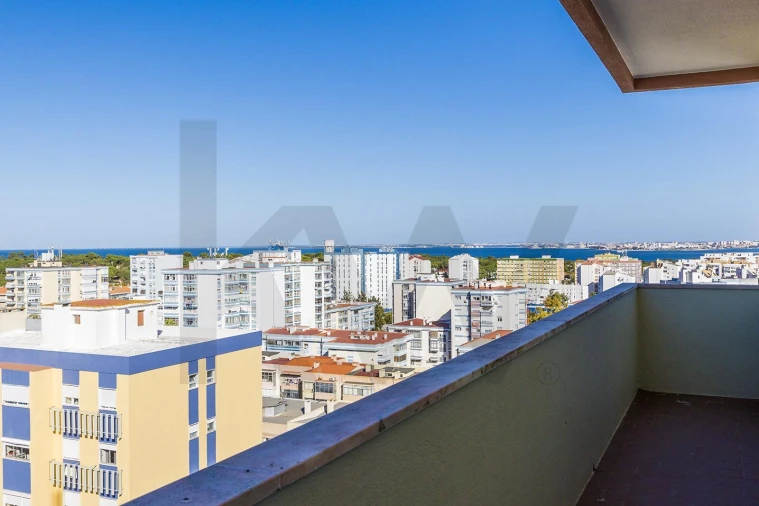 Apartamento T3 para Venda em Almada, Cova da Piedade, Pragal e Cacilhas Foto 30