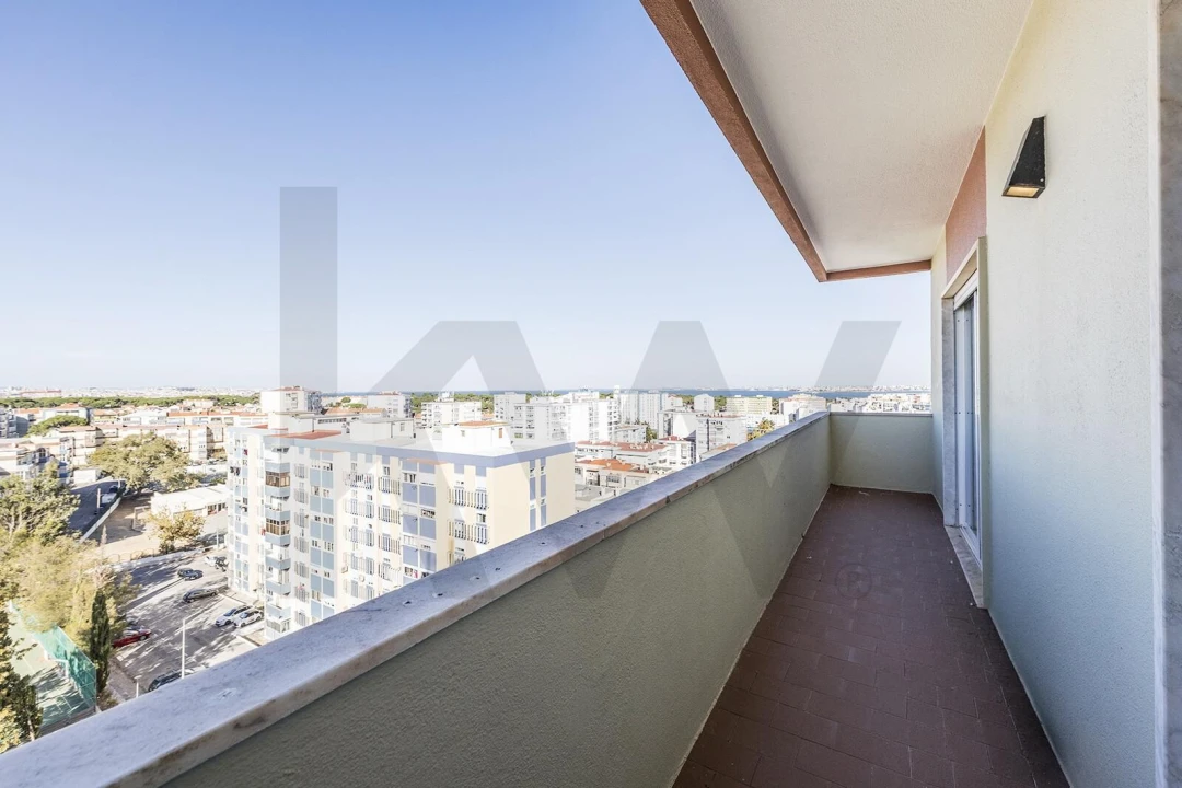 Apartamento T3 para Venda em Almada, Cova da Piedade, Pragal e Cacilhas Foto 29