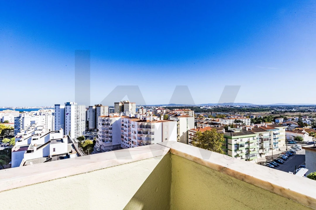 Apartamento T3 para Venda em Almada, Cova da Piedade, Pragal e Cacilhas Foto 27