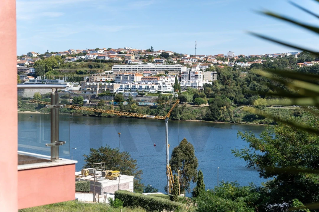 Moradia T4 para Venda em Oliveira do Douro Foto 27