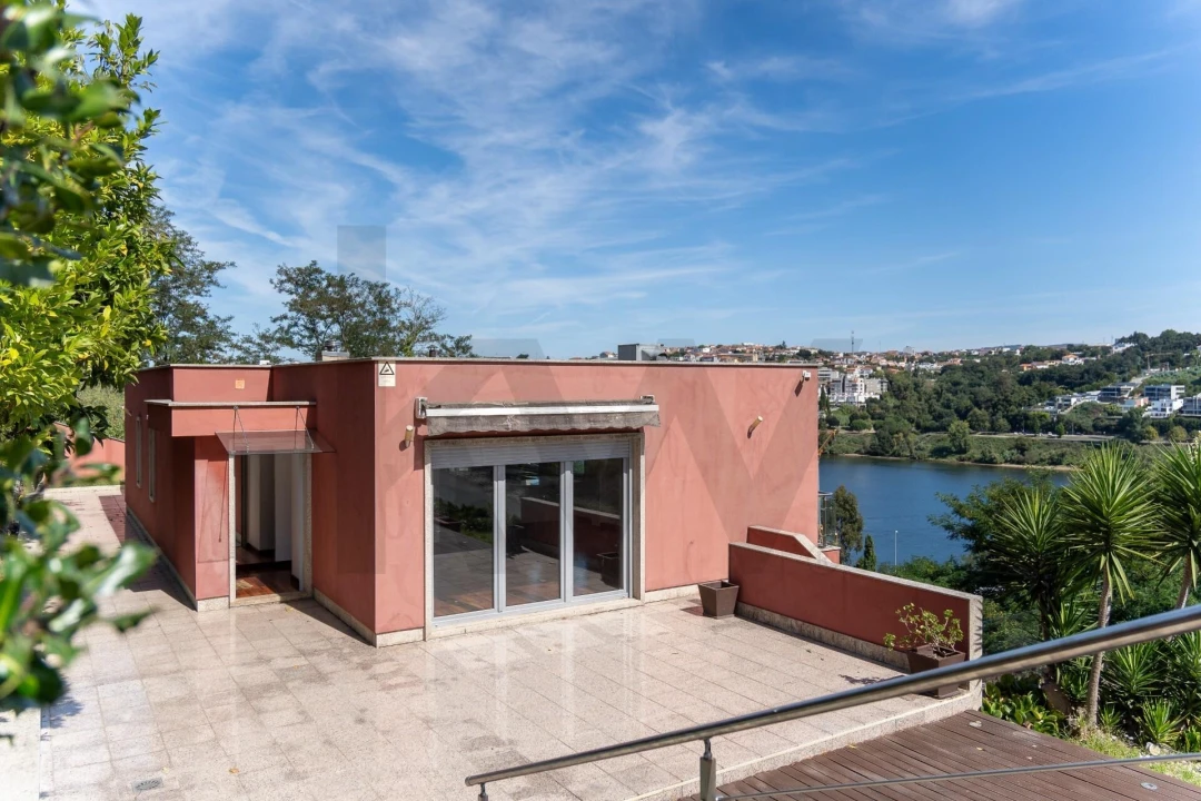 Moradia T4 para Venda em Oliveira do Douro Foto 2