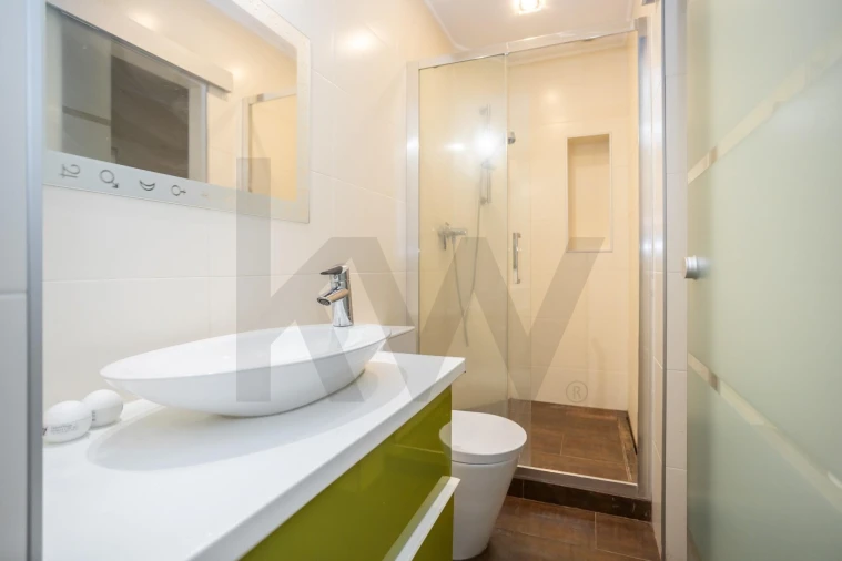 Apartamento T2 para Venda em Carcavelos e Parede Foto 11
