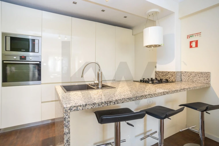 Apartamento T2 para Venda em Carcavelos e Parede Foto 7