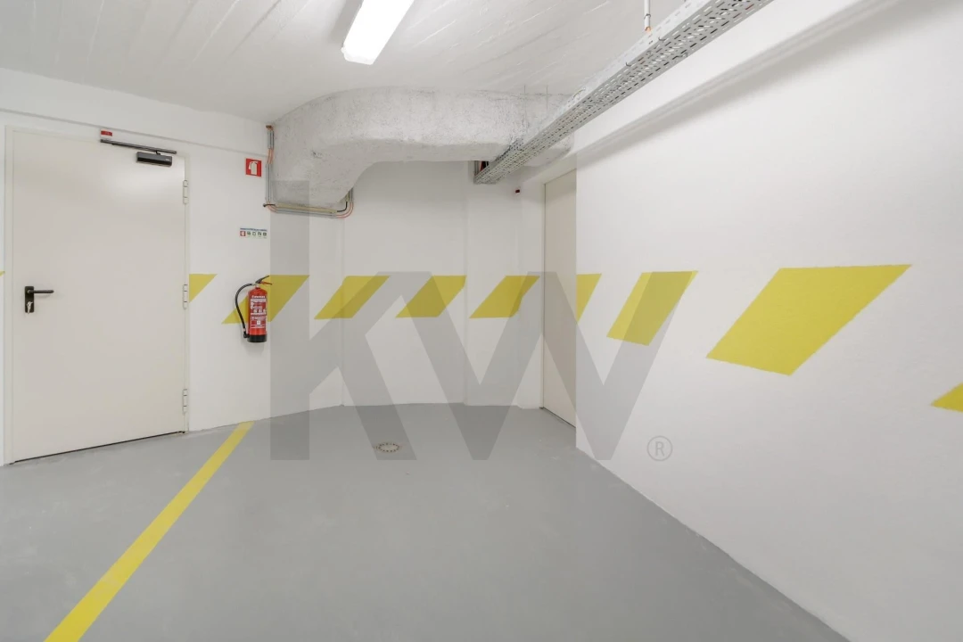 Apartamento T1 para Arrendamento em Santo António Foto 30