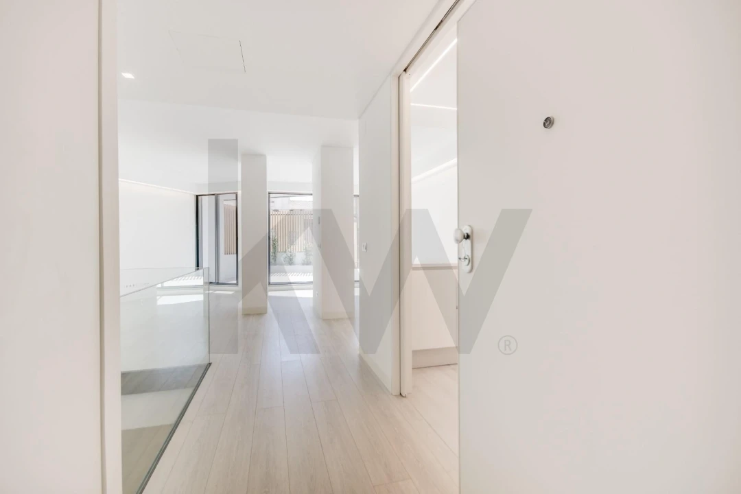 Apartamento T1 para Arrendamento em Santo António Foto 10