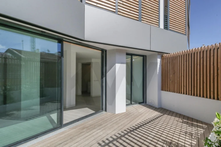 Apartamento T1 para Arrendamento em Santo António Foto 27
