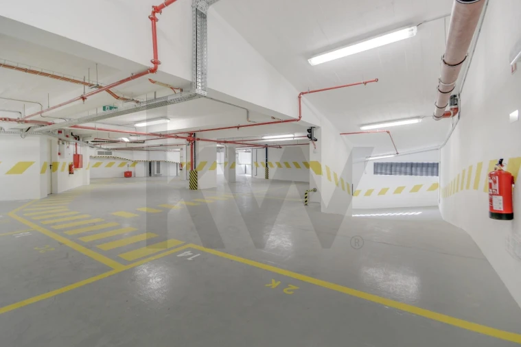 Apartamento T1 para Arrendamento em Santo António Foto 29