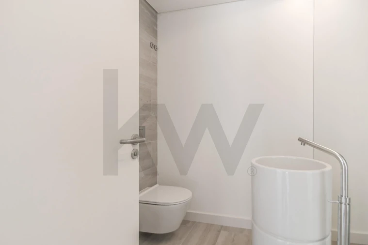 Apartamento T1 para Arrendamento em Santo António Foto 11