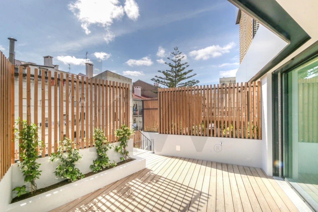 Apartamento T1 para Arrendamento em Santo António Foto 24