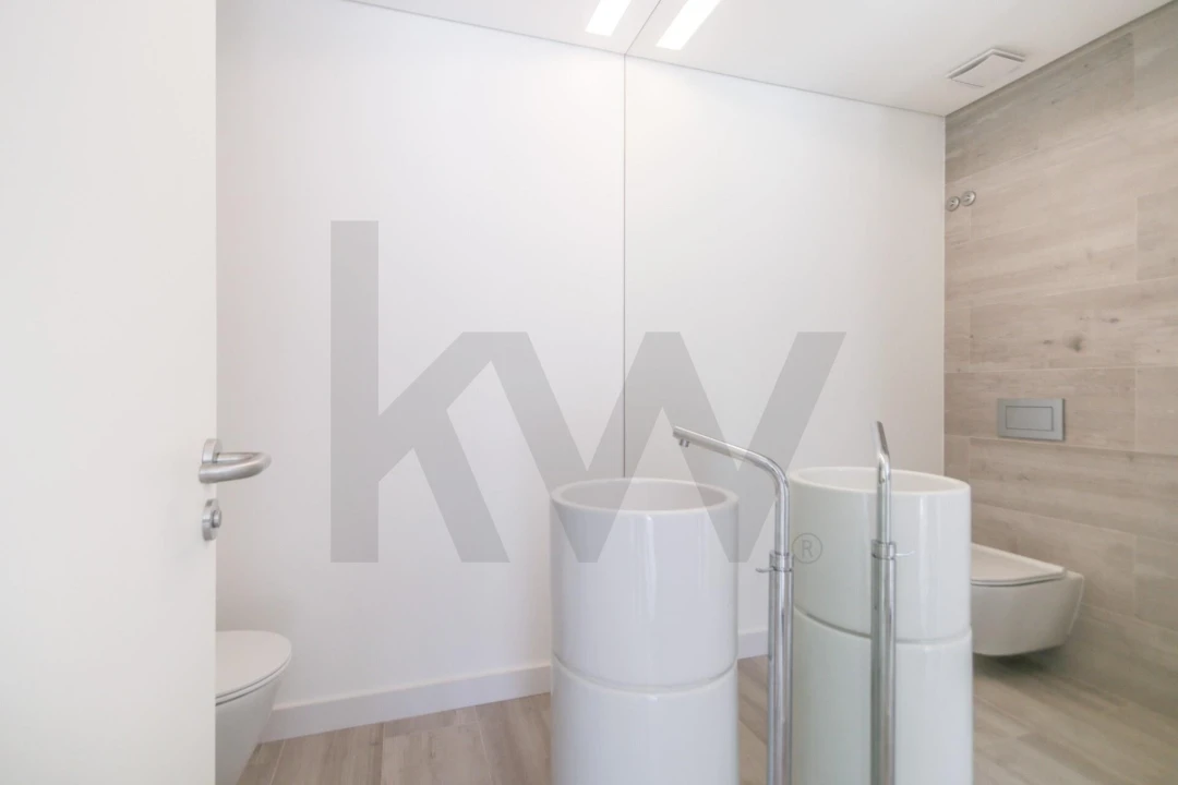 Apartamento T1 para Arrendamento em Santo António Foto 12
