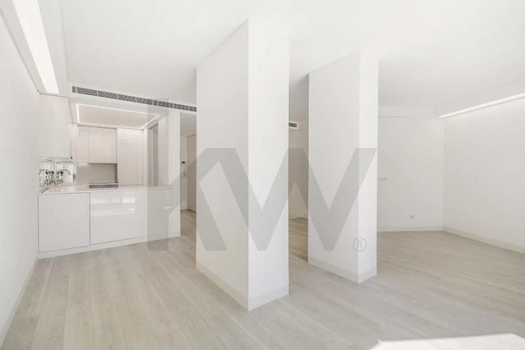 Apartamento T1 para Arrendamento em Santo António Foto 4