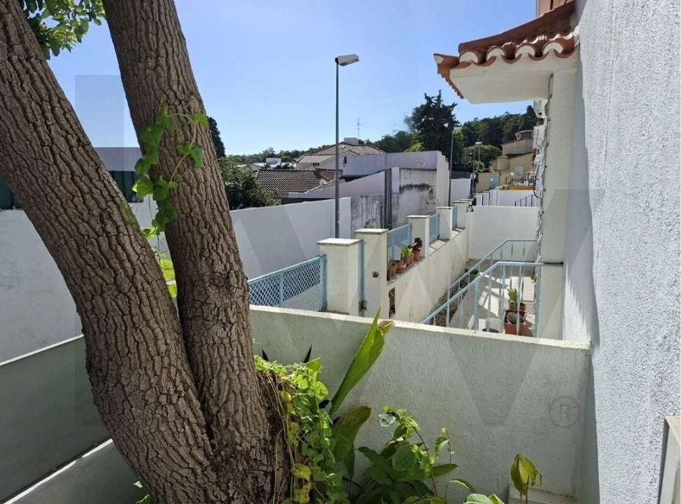 Moradia T3 para Venda em Campolide Foto 51