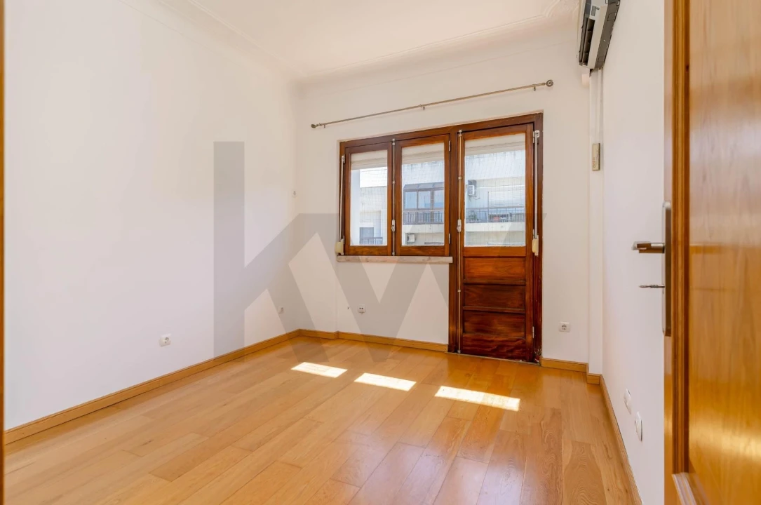Apartamento T3 para Arrendamento em Almada, Cova da Piedade, Pragal e Cacilhas Foto 5