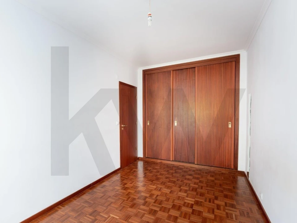 Apartamento T1 para Arrendamento em Carnide Foto 9