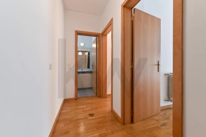 Apartamento T3 para Arrendamento em São Domingos de Benfica