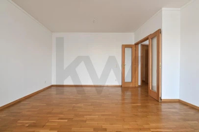Apartamento T3 para Arrendamento em São Domingos de Benfica