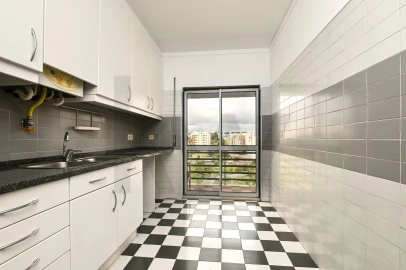 Apartamento T3 para Arrendamento em São Domingos de Benfica