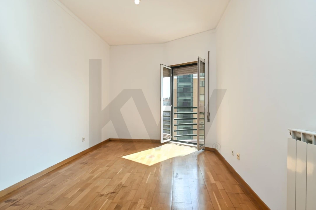 Apartamento T3 para Arrendamento em São Domingos de Benfica Foto 20