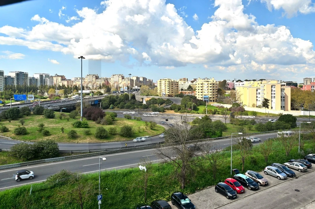 Apartamento T3 para Arrendamento em São Domingos de Benfica Foto 24