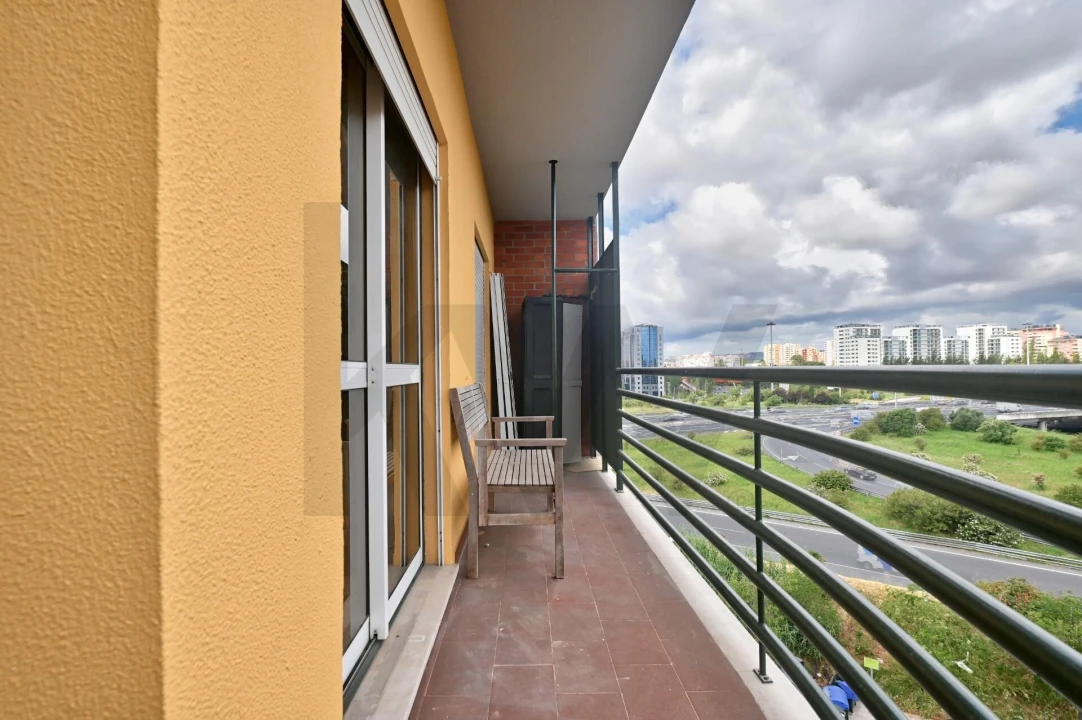 Apartamento T3 para Arrendamento em São Domingos de Benfica Foto 4