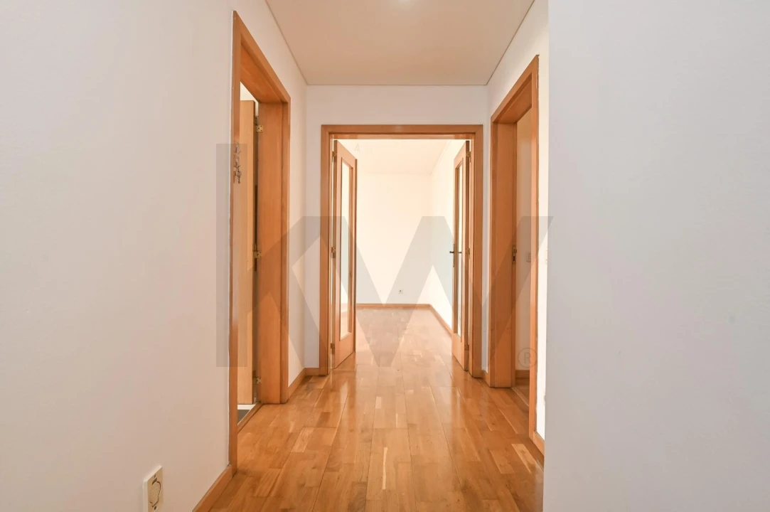 Apartamento T3 para Arrendamento em São Domingos de Benfica Foto 6